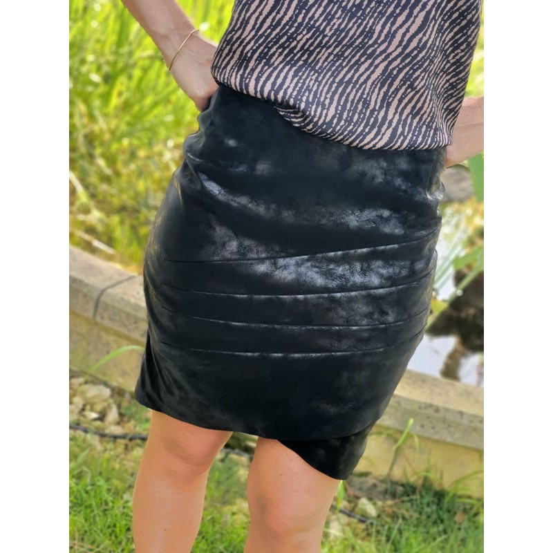 Mini jupe courte et moulante Guess Rosalba noire effet marbré