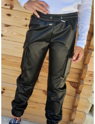 Pantalon forme baggy Guess Ticia noir en simili cuir
