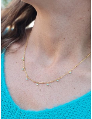 Collier chainette Sophie en acier inoxydable couleur or avec petites perles pendantes vertes