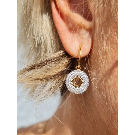 Boucles d'oreilles pendantes rondes Lyssia en acier inoxydable couleur or et blanches avec strass