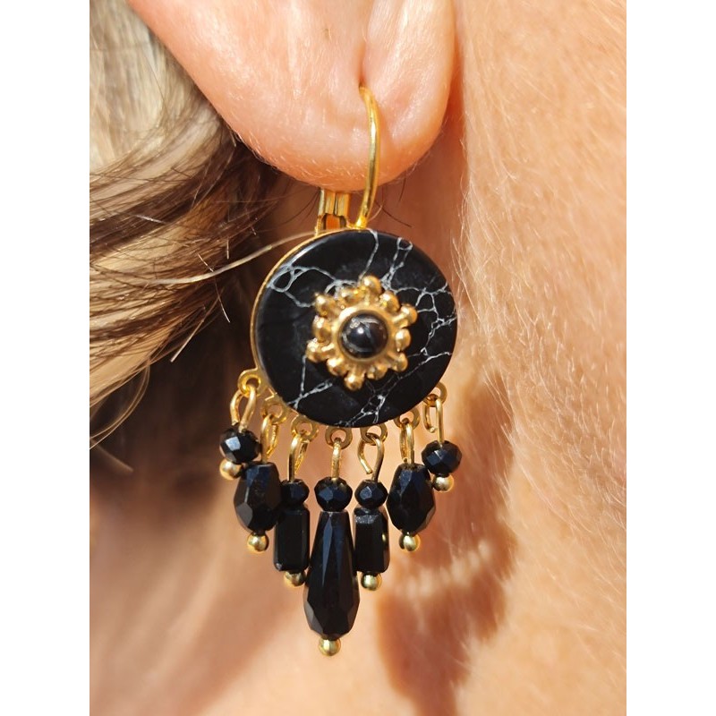 Boucles d'oreilles pendantes Gloria en acier inoxydable couleur et noires avec perles