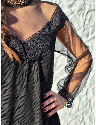 Robe en voilage Loelia noire avec imprimé zébré et manches longues transparentes