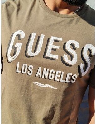 Tee-shirt manches courtes Guess Los Angeles kaki avec col rond et inscription effet 3D