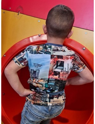 Tee-shirt manches courtes Guess Néo multicolore avec immeubles et col rond