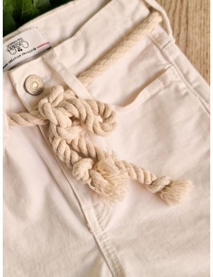 Short en jean stretch Le Temps des Cerises Tiko écru, avec ceinture en corde