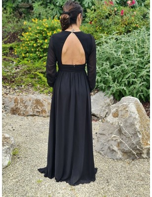 Robe longue de cérémonie Lizie noire évasée avec effet drapé et manches longues ajourées