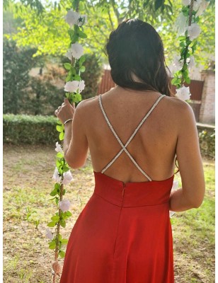 Robe longue de cérémonie Catalina rouge effet satiné avec bretelles en strass