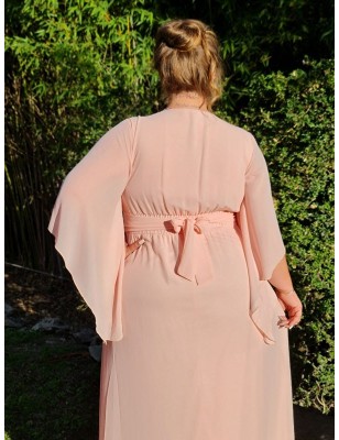 Robe longue de cérémonie Stecy grande taille rose en voilage avec col v cache cœur