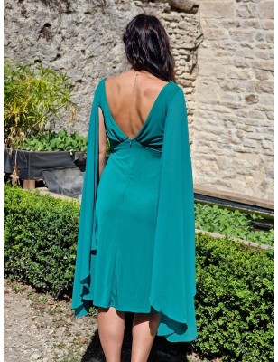 Robe de cérémonie courte Eleonore verte avec voilage sur les épaules et col V plongeant