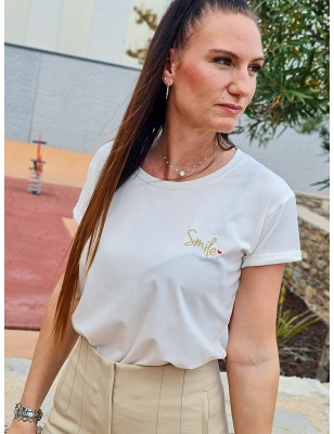 Tee-shirt manches courtes Roxane blanc avec col rond et inscription Smile dorée