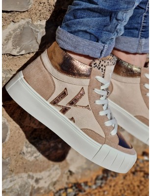 Baskets montantes Vanessa Wu BK2556 Suzie suédine beige et rose gold avec languette léopard