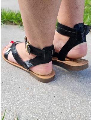 Sandales femme LPB Firma C02A101 noires brillantes avec effet craquelé et grosse boucle dorée à la cheville