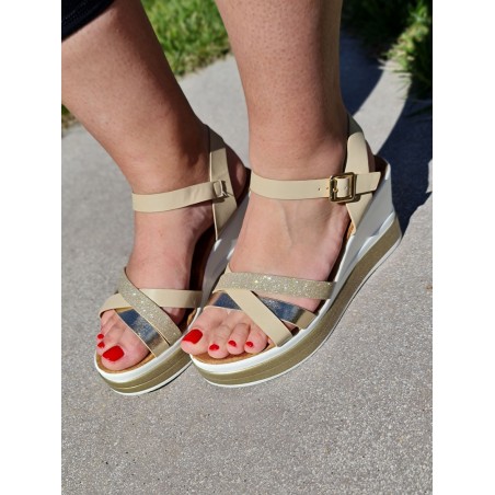 Sandales compensées Dona dorées avec brides croisées pailletées et brillantes