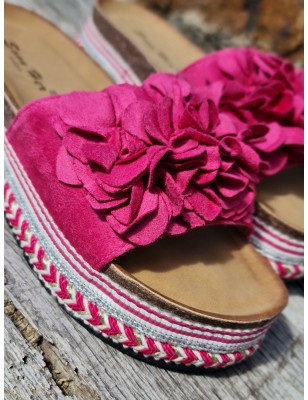 Mules Alexa fuchsia avec fleurs en suédine et plateforme ethnique