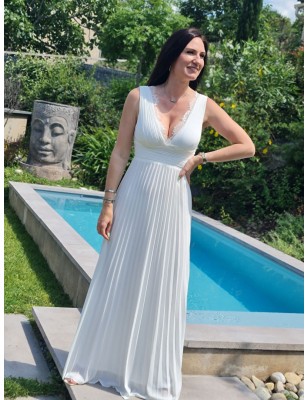 Robe longue de cérémonie Selena blanche effet plissé avec col V plongeant
