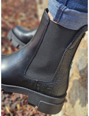 Bottines femme Guess Madla3 noires avec semelle crantée et logo 4G en relief