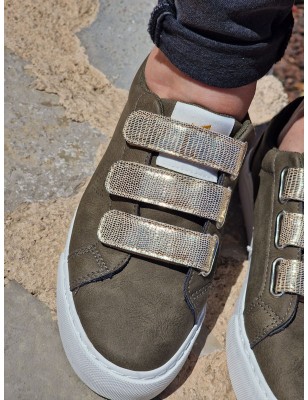 Baskets basses Kaporal Tippy kaki avec scratch dorés effet serpent