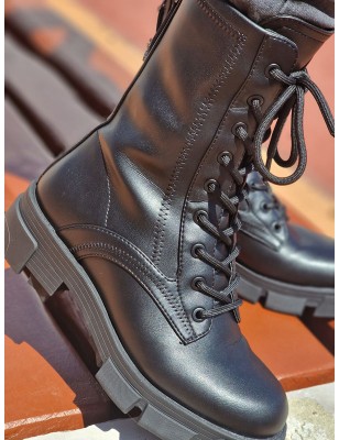 Bottines femme rangers Guess Madaya noires avec semelle crantée et fermeture zippée à l'arrière