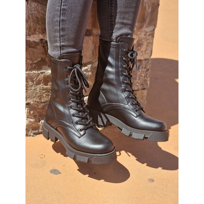 Bottines femme rangers Guess Madaya noires