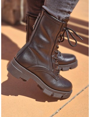 Bottines femme rangers Guess Madaya noires avec semelle crantée et fermeture zippée à l'arrière