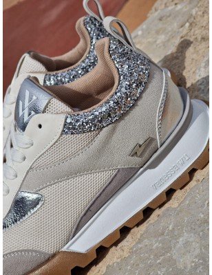 Baskets sneakers femme Vanessa Wu Samantha écru et grises multi-matières avec semelle légèrement compensée