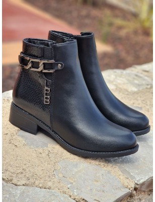 Bottines femme LPB Gisabel noires à bouts ronds avec aspect serpent et chainette