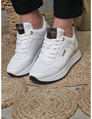 Baskets femme Guess Kaddy blanches avec logo pivoine et touches de doré