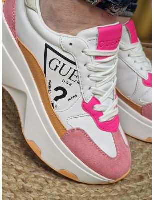 Baskets femme sneakers Guess Calebb7 blanches et roses avec grosse semelle