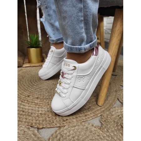 Baskets femme sneakers Guess Giella blanches