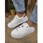 Baskets femme sneakers Guess Giella blanches