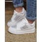 Baskets femme Guess Delove blanches