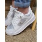 Baskets femme Guess Delove blanches