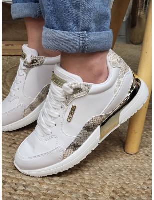 Baskets femme sneakers Guess Moxea blanches