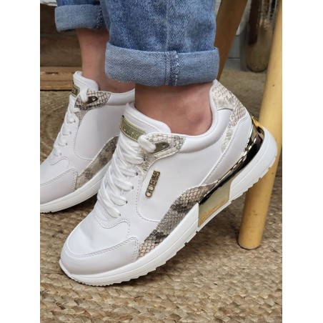 Baskets femme sneakers Guess Moxea blanches
