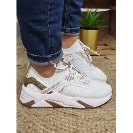 Baskets femme sneakers Guess Genga blanches