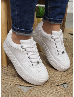 Baskets femme sneakers Guess Swole blanches