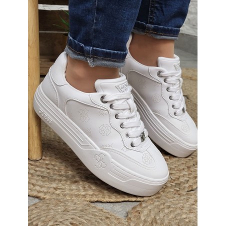 Baskets femme sneakers Guess Swole3 blanches