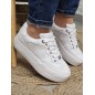 Baskets femme sneakers Guess Swole blanches