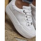 Baskets femme sneakers Guess Swole blanches