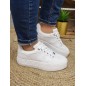 Baskets femme sneakers Guess Swole blanches