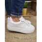 Baskets femme sneakers Guess Swole blanches