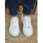 Baskets femme sneakers Guess Swole blanches
