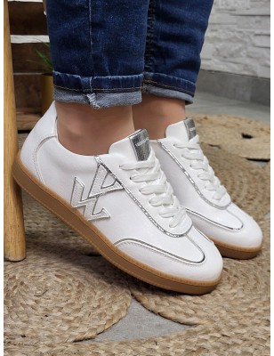 Baskets femme sneakers Vanessa Wu Aura Initials blanches