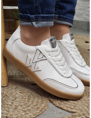 Baskets femme sneakers Vanessa Wu Aura Initials blanches