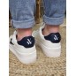 Baskets femme Vanessa Wu Jane Emblem blanches et marine