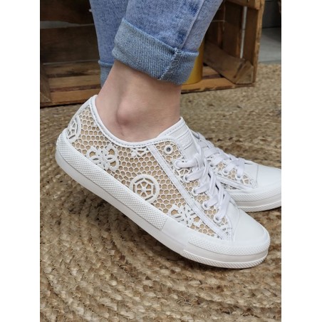 Baskets femme en toile Guess blanches